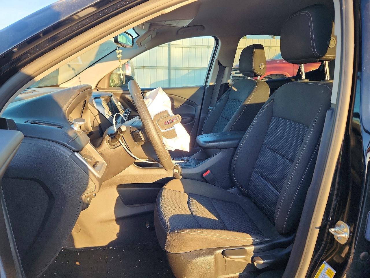 2024 GMC TERRAIN SLE photo 7