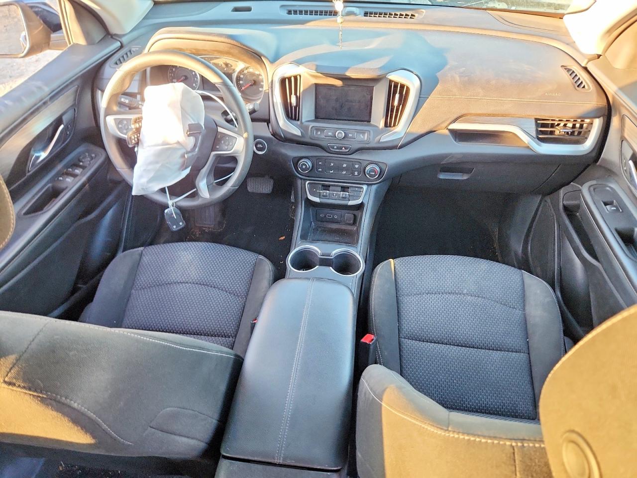 2024 GMC TERRAIN SLE photo 8