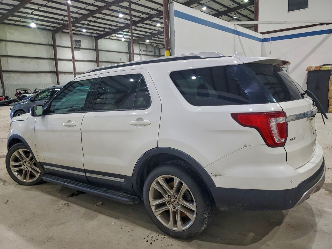 2016 FORD EXPLORER XLT photo 3