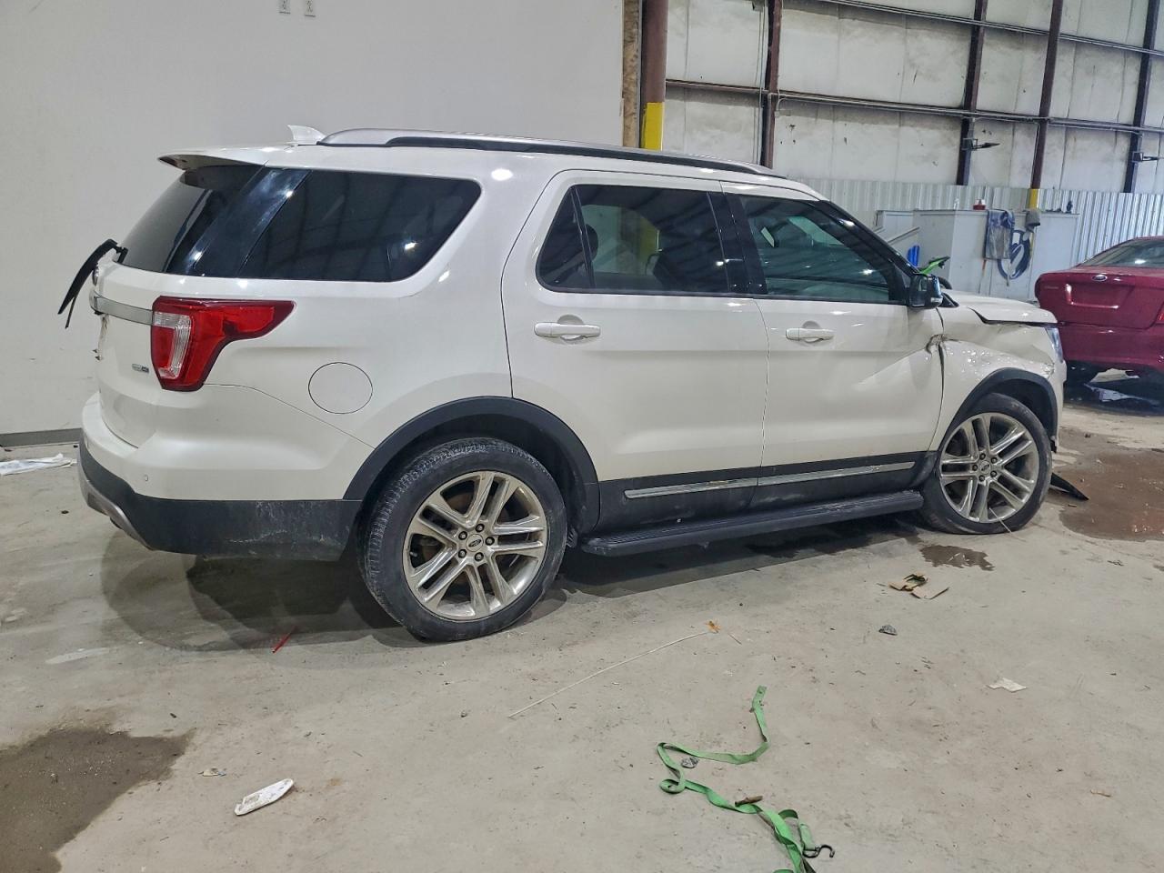 2016 FORD EXPLORER XLT photo 5