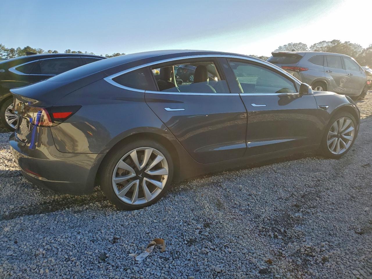 2019 TESLA MODEL 3 photo 3
