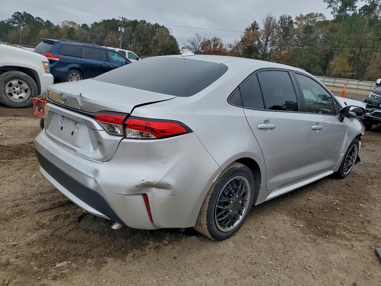 2021 TOYOTA COROLLA LE photo 3