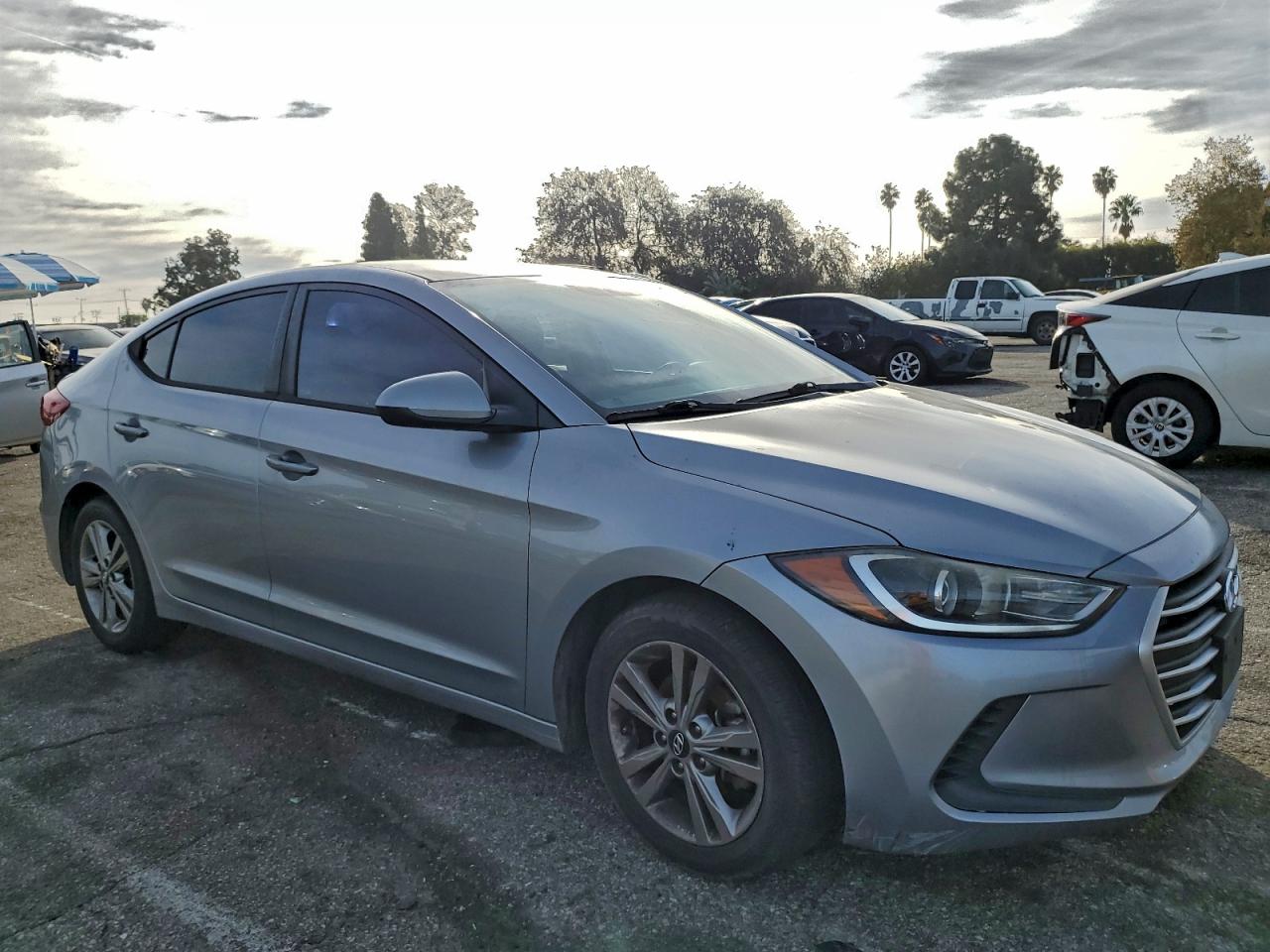 2017 HYUNDAI ELANTRA SE photo 4