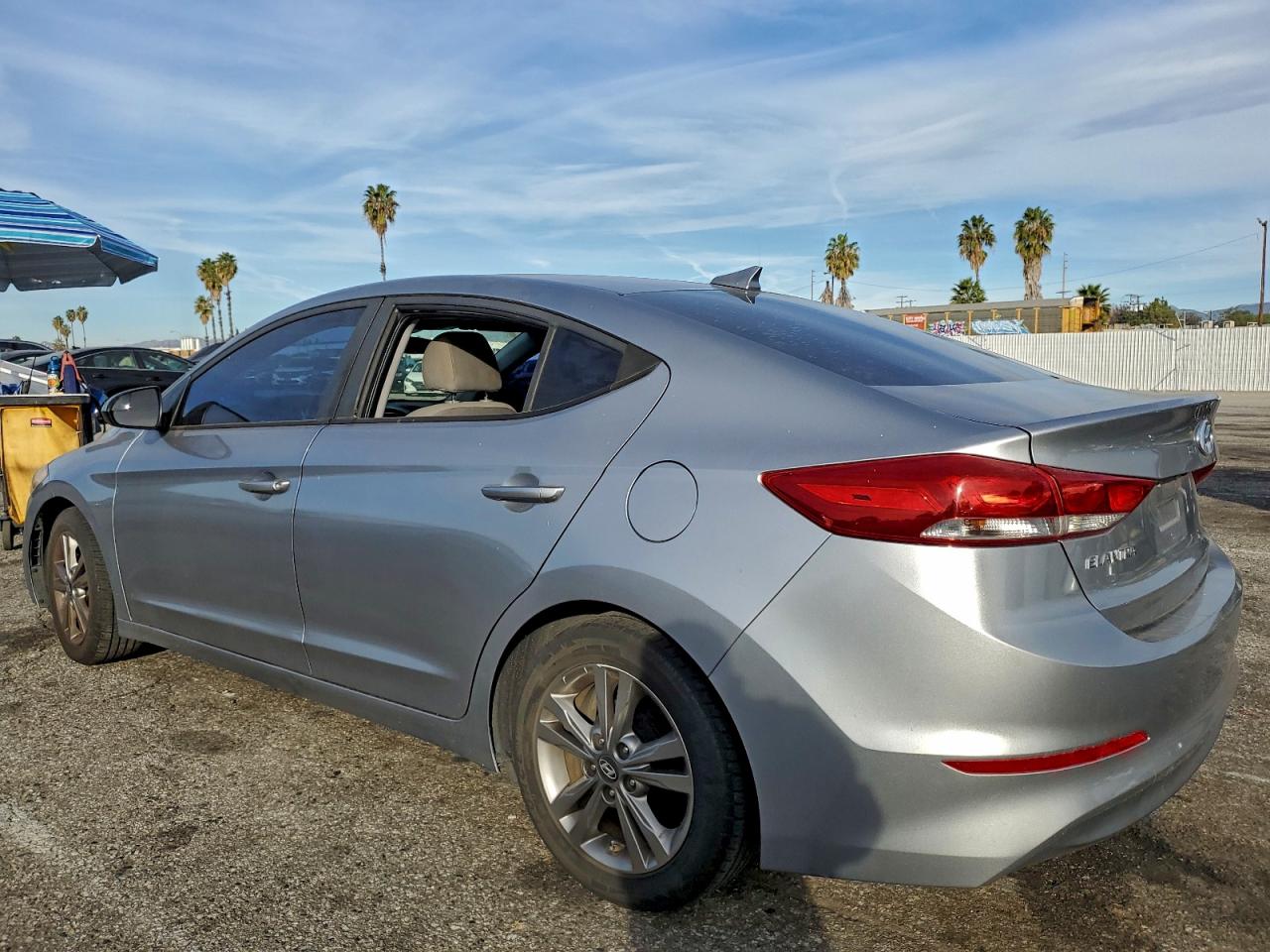 2017 HYUNDAI ELANTRA SE photo 2