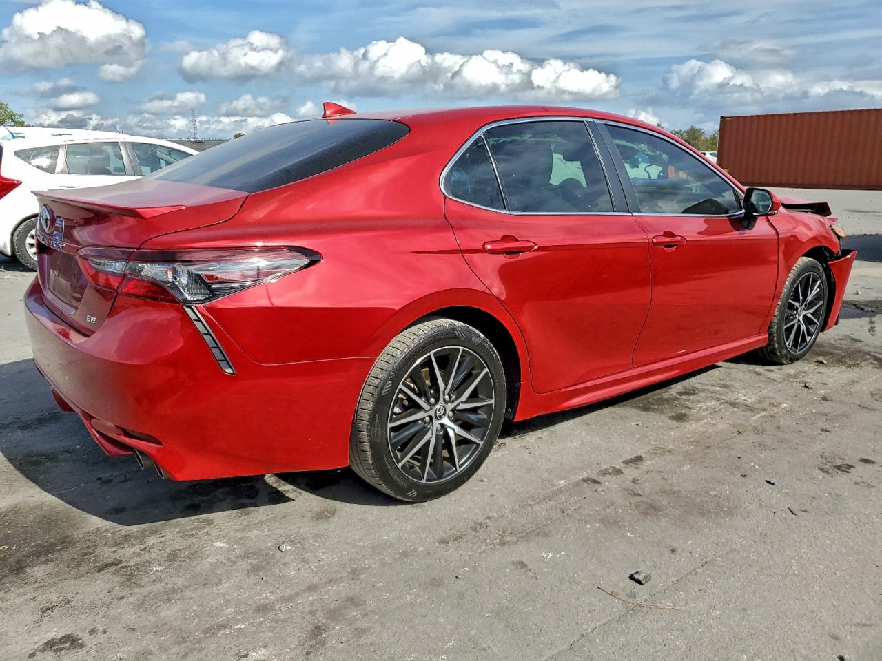 2021 TOYOTA CAMRY SE photo 3