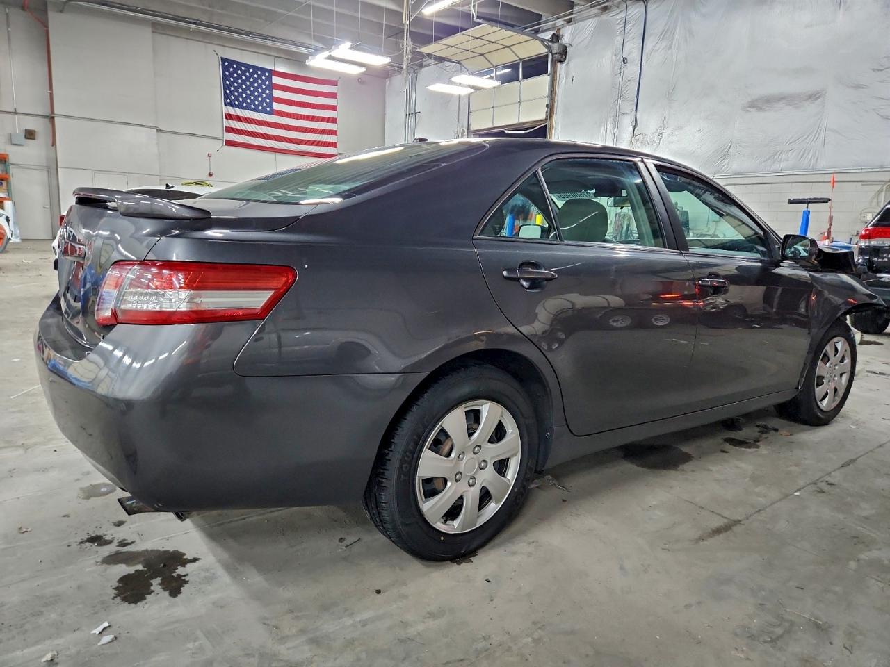 2011 TOYOTA CAMRY BASE photo 3