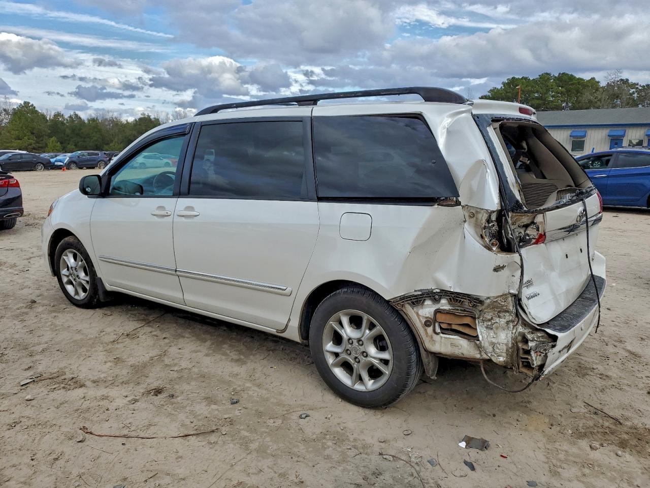 2006 TOYOTA SIENNA XLE photo 2