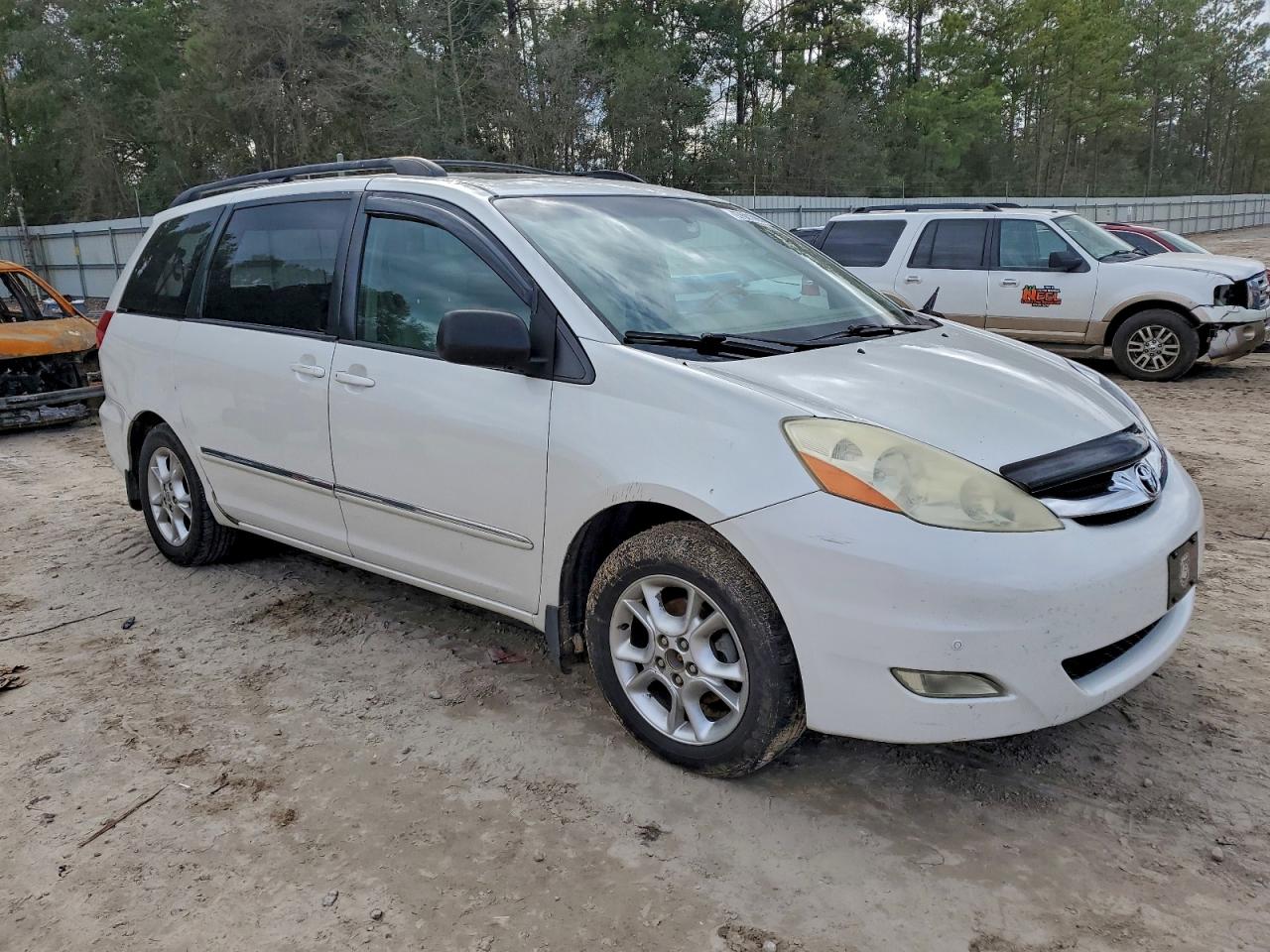 2006 TOYOTA SIENNA XLE photo 4