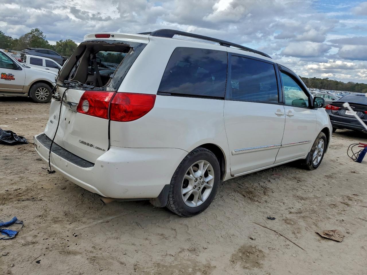 2006 TOYOTA SIENNA XLE photo 3