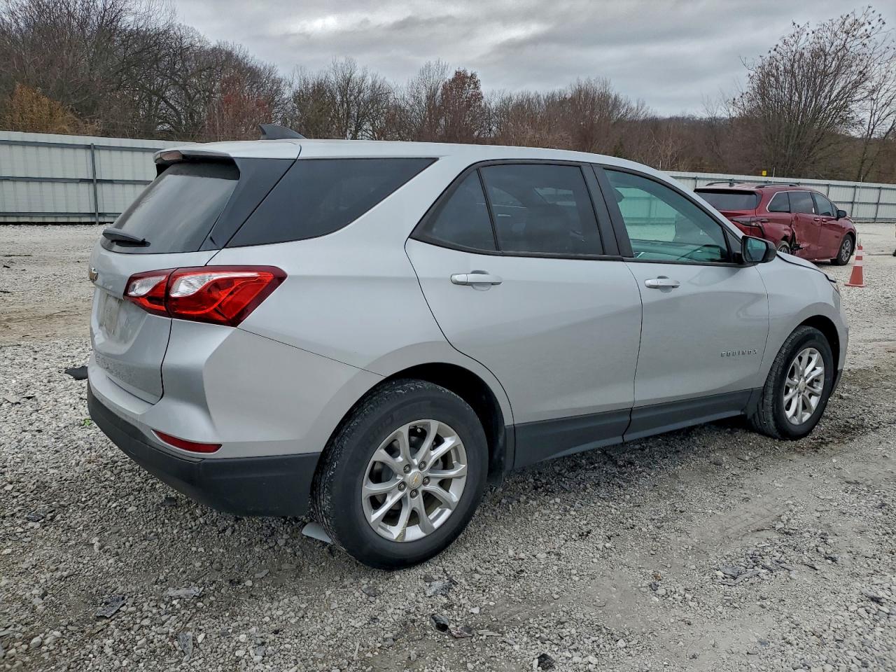 2020 CHEVROLET EQUINOX LS photo 3