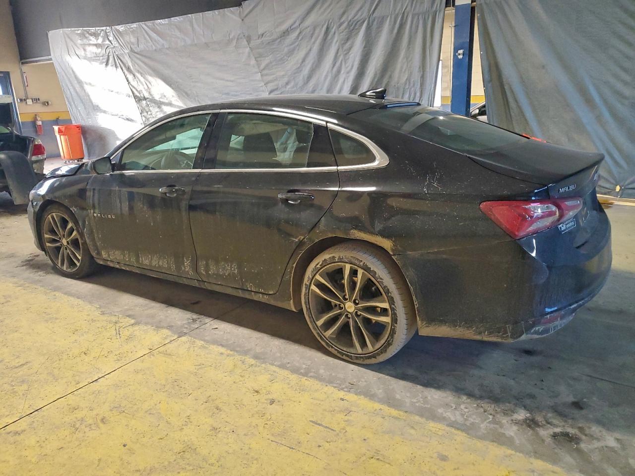 2022 CHEVROLET MALIBU LT photo 2