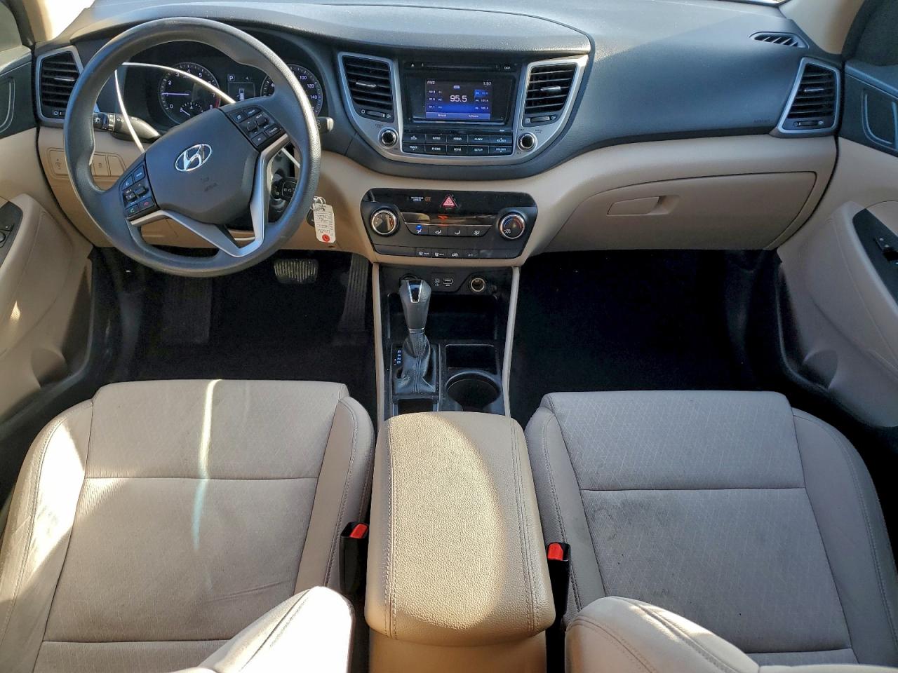 2018 HYUNDAI TUCSON SE photo 8