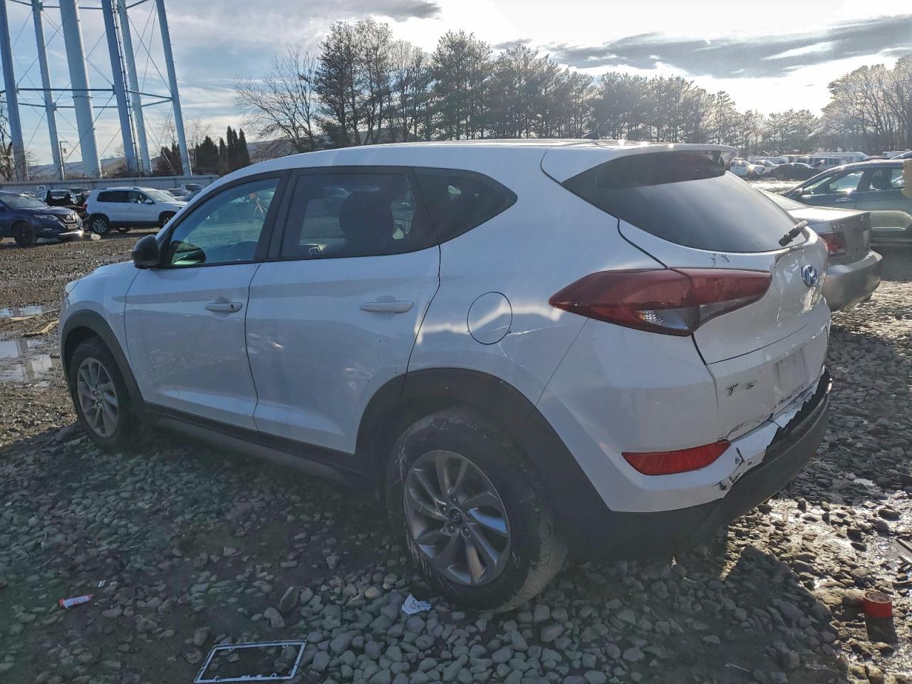 2018 HYUNDAI TUCSON SE photo 2