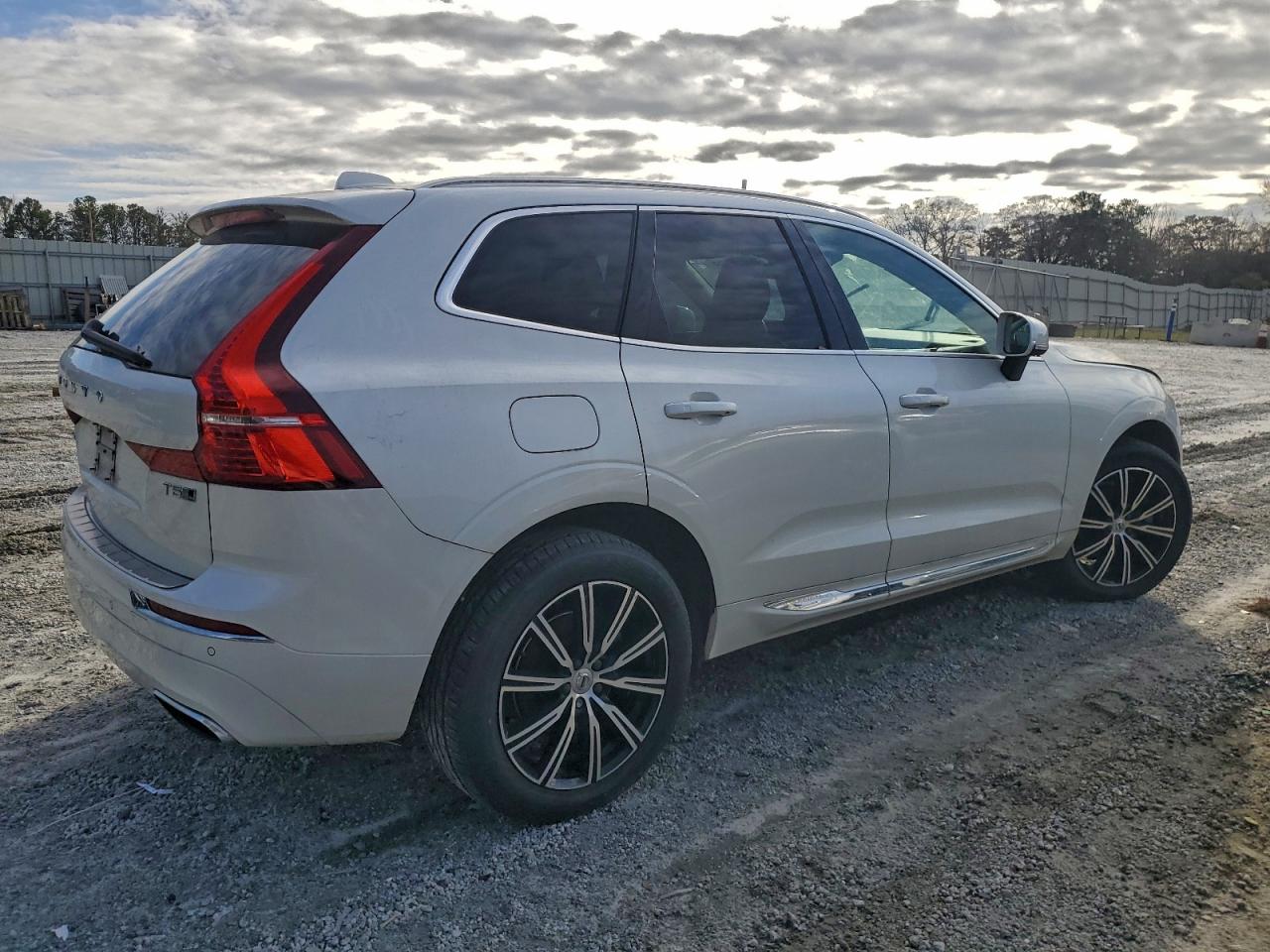 2020 VOLVO XC60 T5 INSCRIPTION photo 3