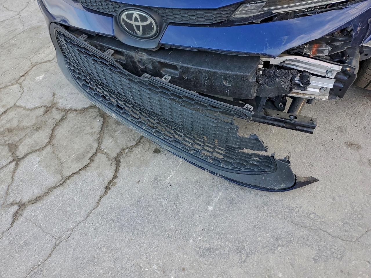 2020 TOYOTA COROLLA LE photo 12