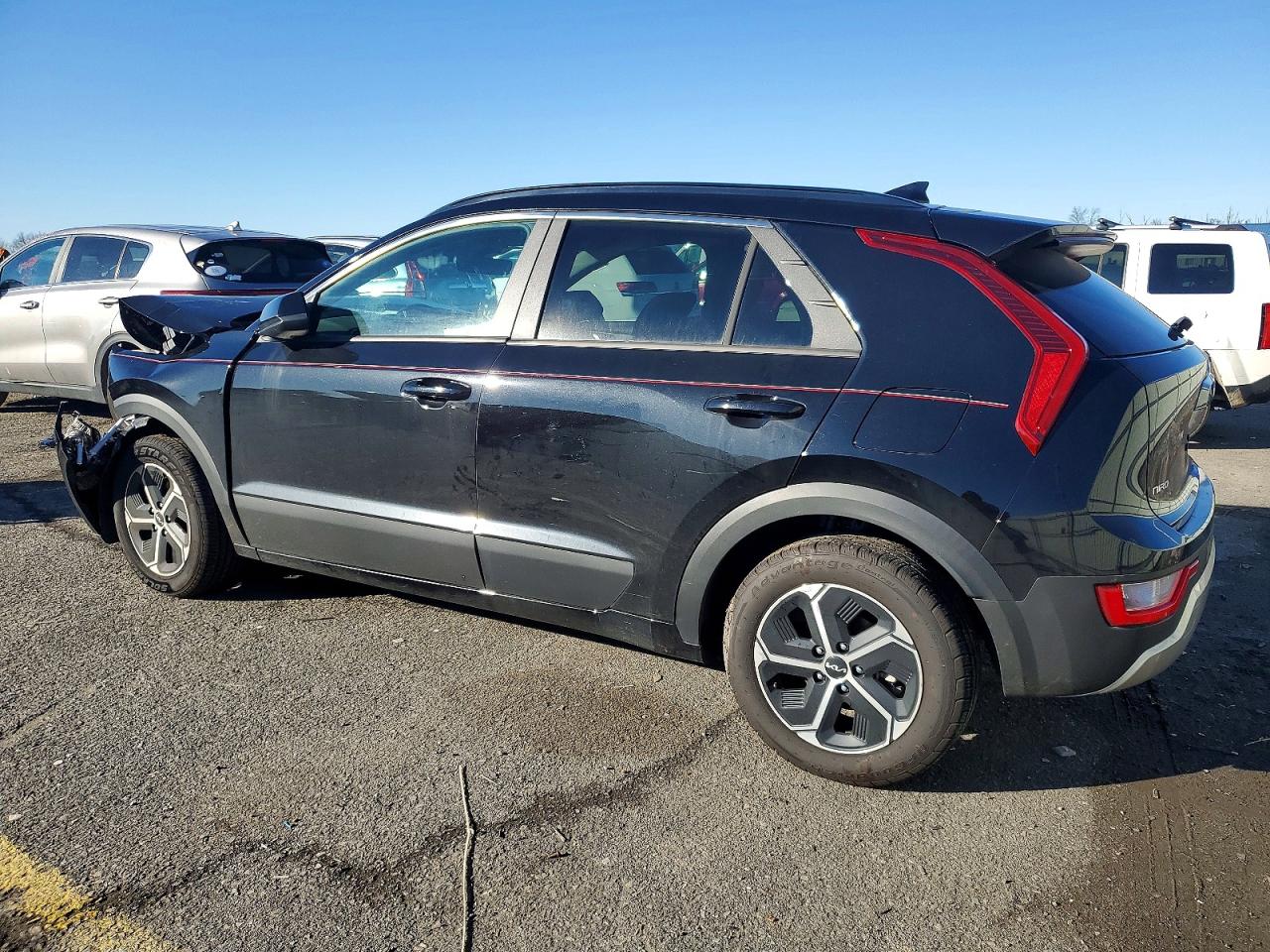 2023 KIA NIRO LX photo 3