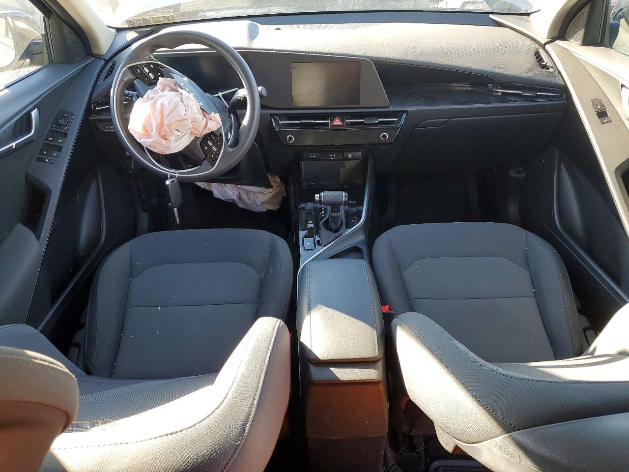 2023 KIA NIRO LX photo 15