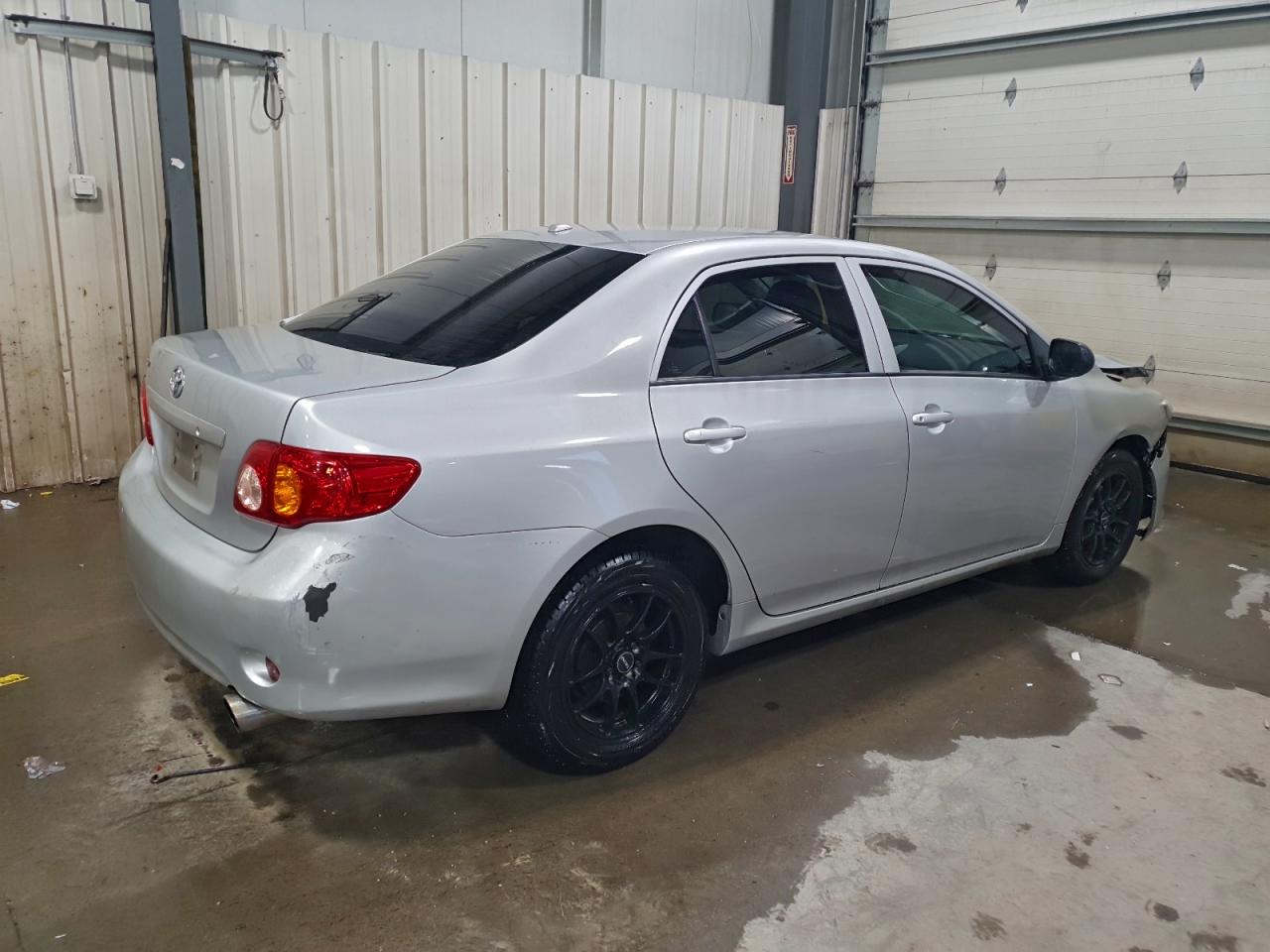 2010 TOYOTA COROLLA BASE photo 3