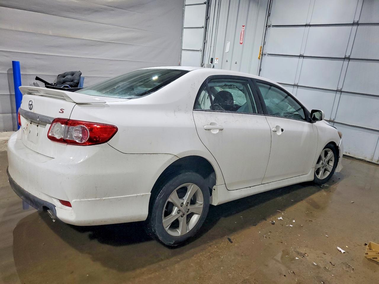 2013 TOYOTA COROLLA BASE photo 3