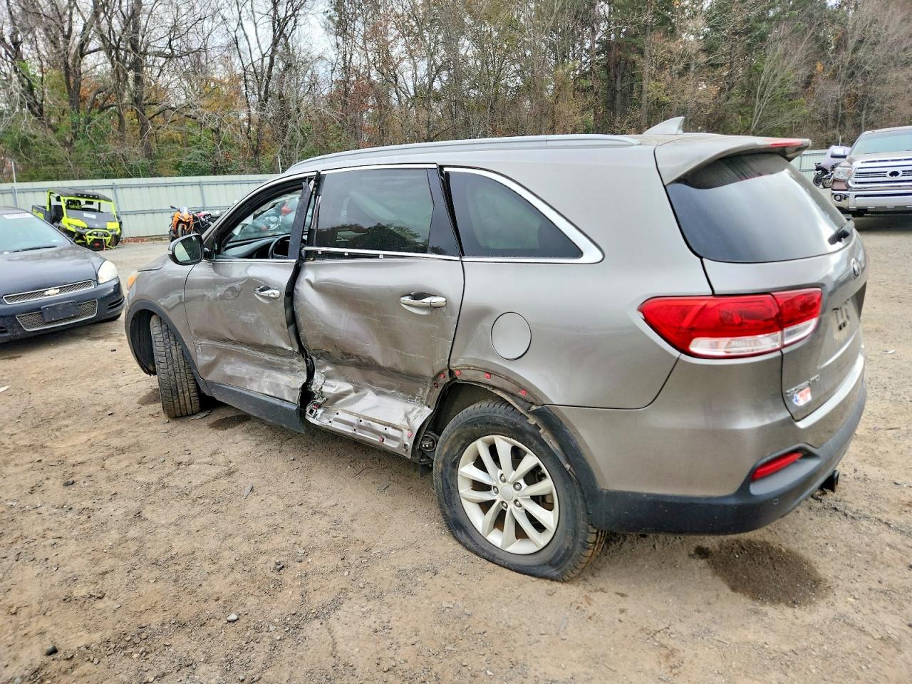 2016 KIA SORENTO LX photo 2