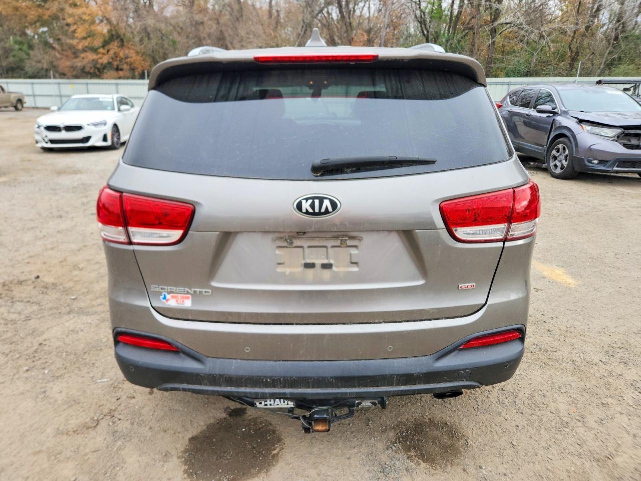 2016 KIA SORENTO LX photo 6