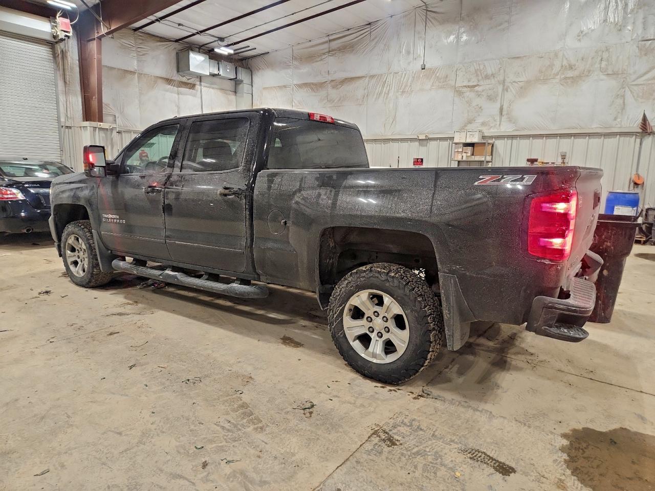 2017 CHEVROLET SILVERADO K1500 LT photo 2