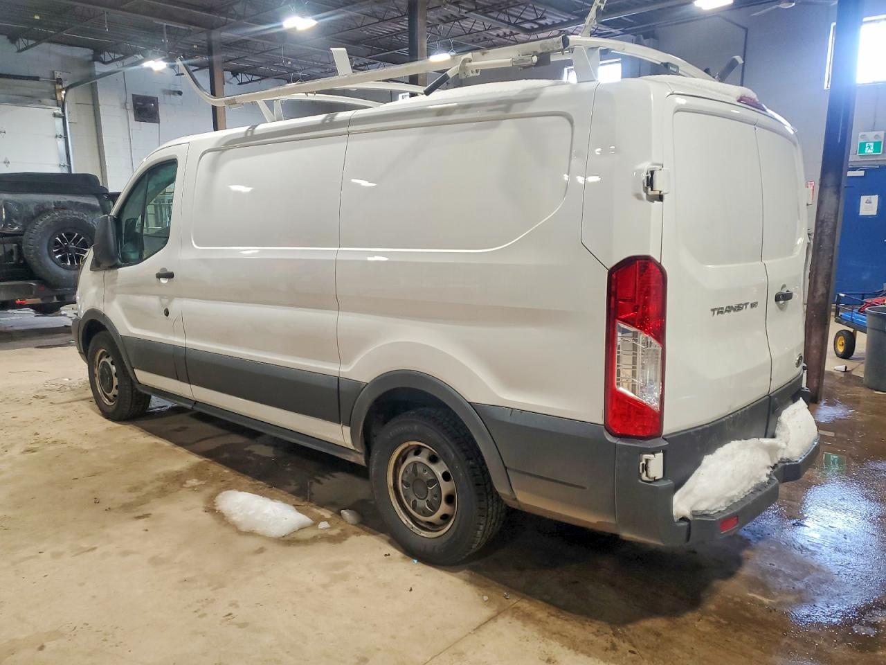 2018 FORD TRANSIT T-150 photo 2