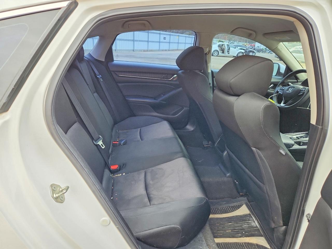2018 HONDA ACCORD LX photo 28