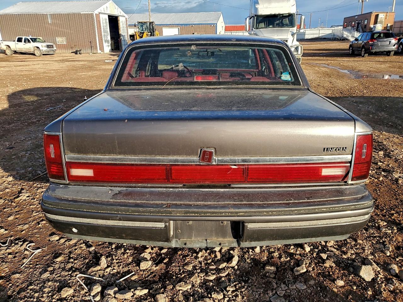 1992 LINCOLN TOWN CAR EXECUTIVE photo 6
