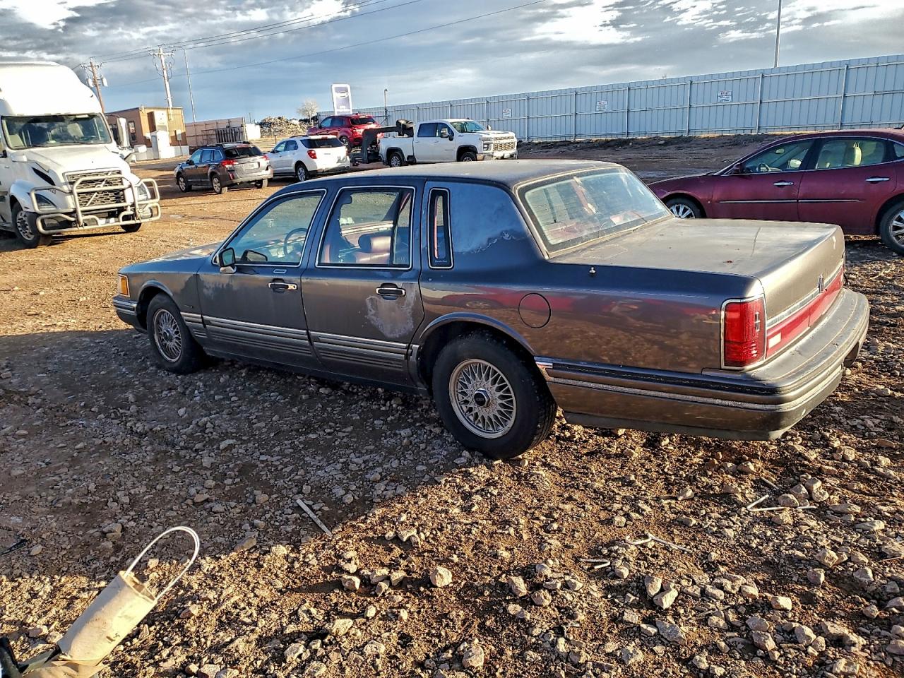 1992 LINCOLN TOWN CAR EXECUTIVE photo 2