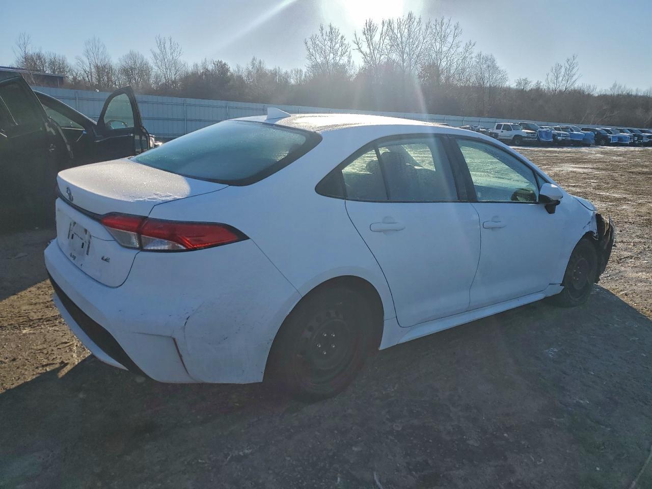 2020 TOYOTA COROLLA LE photo 3
