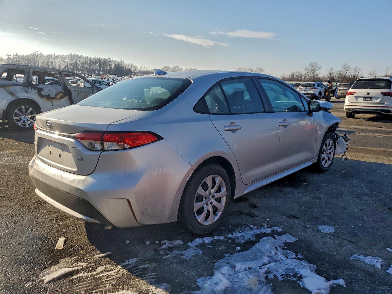 2021 TOYOTA COROLLA LE photo 3