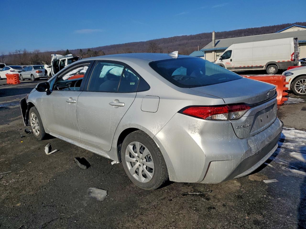 2021 TOYOTA COROLLA LE photo 2