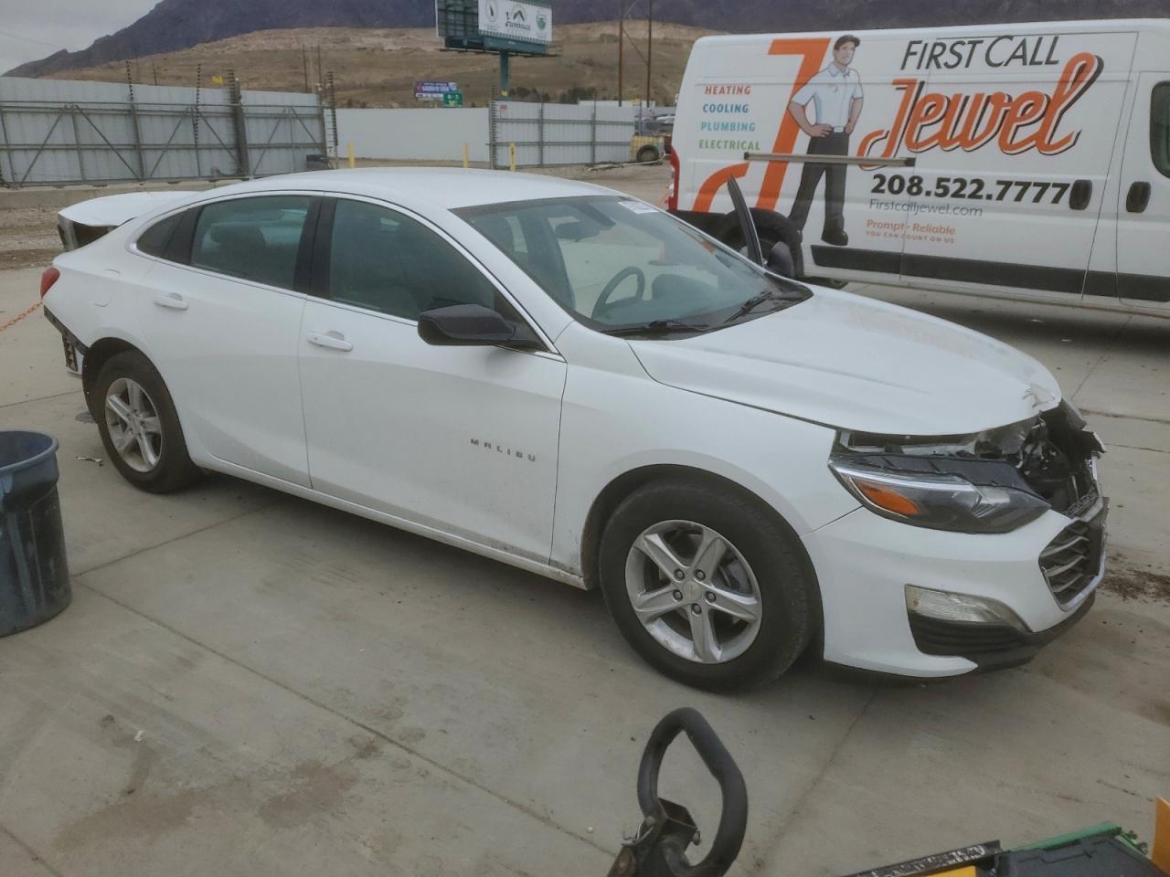 2022 CHEVROLET MALIBU LS photo 4
