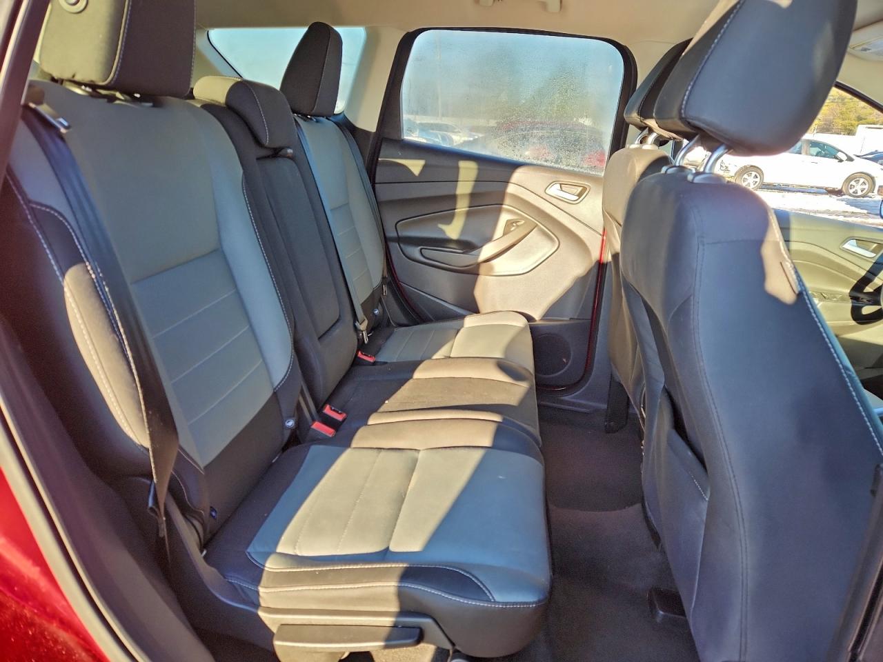 2016 FORD ESCAPE SE photo 11