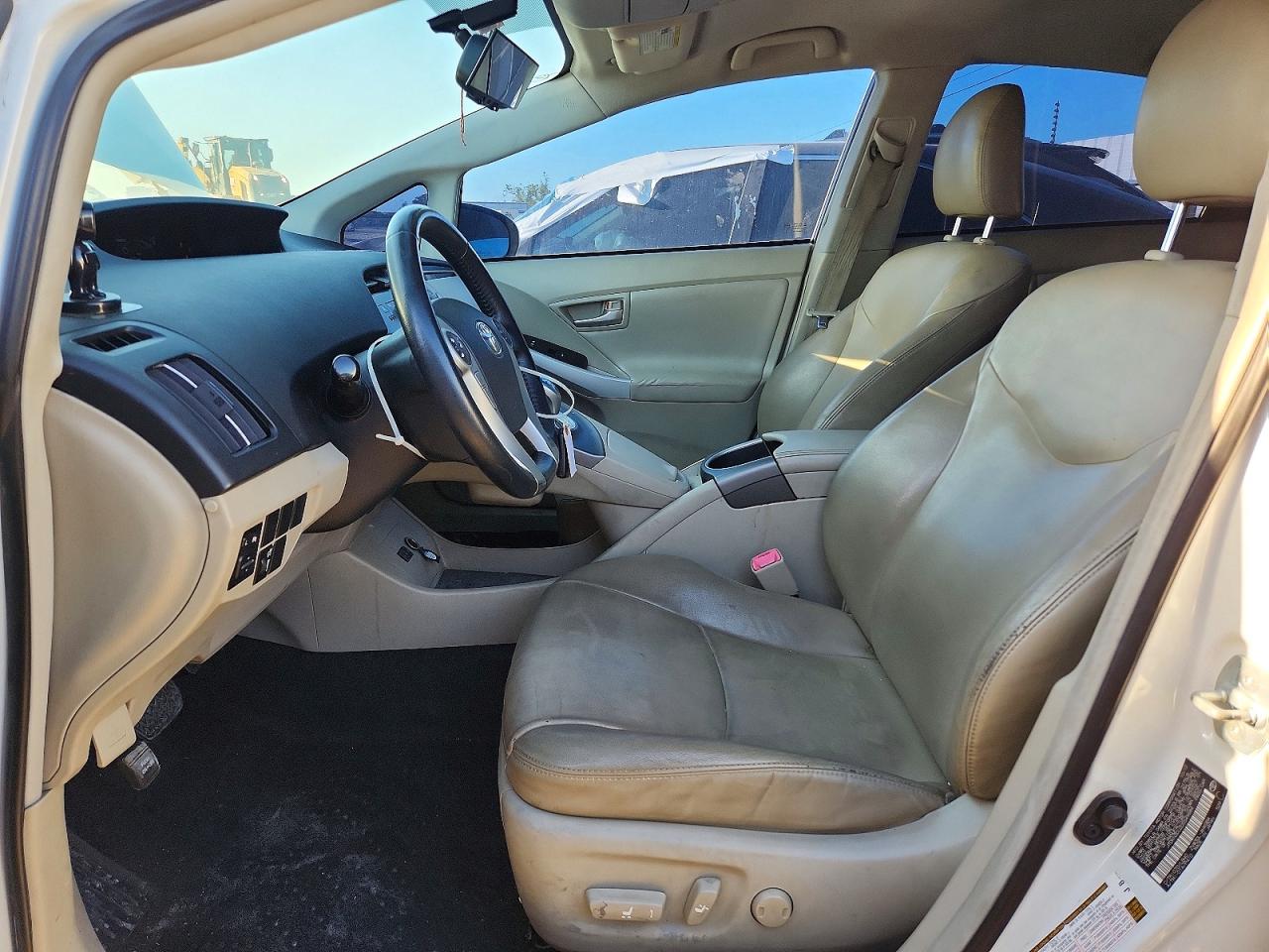 2013 TOYOTA PRIUS photo 7