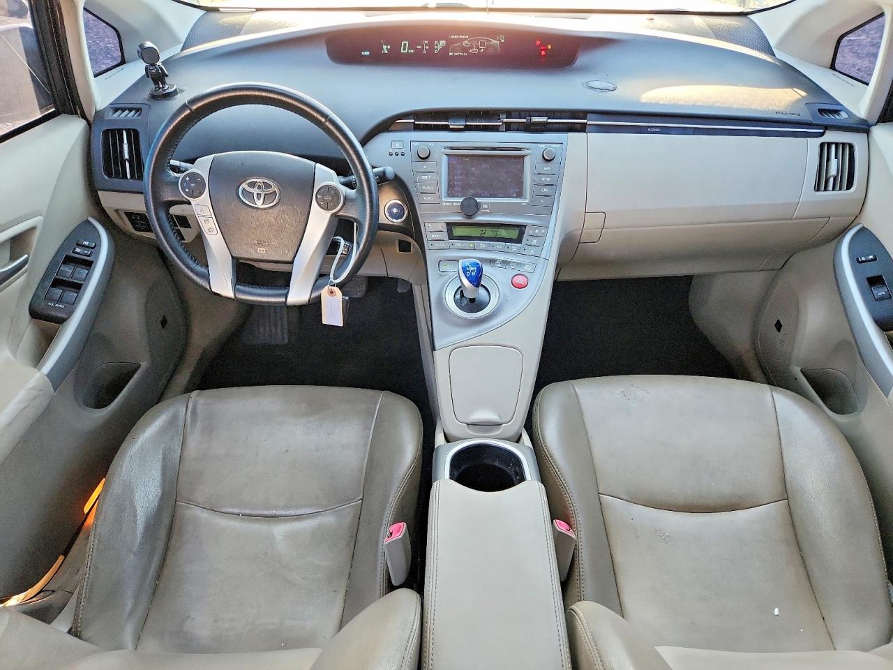 2013 TOYOTA PRIUS photo 8