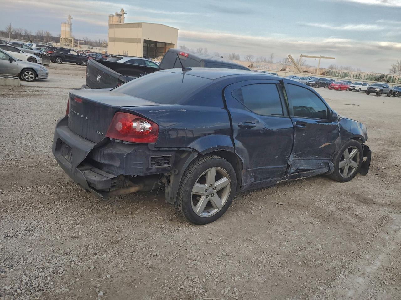 2013 DODGE AVENGER SXT photo 3