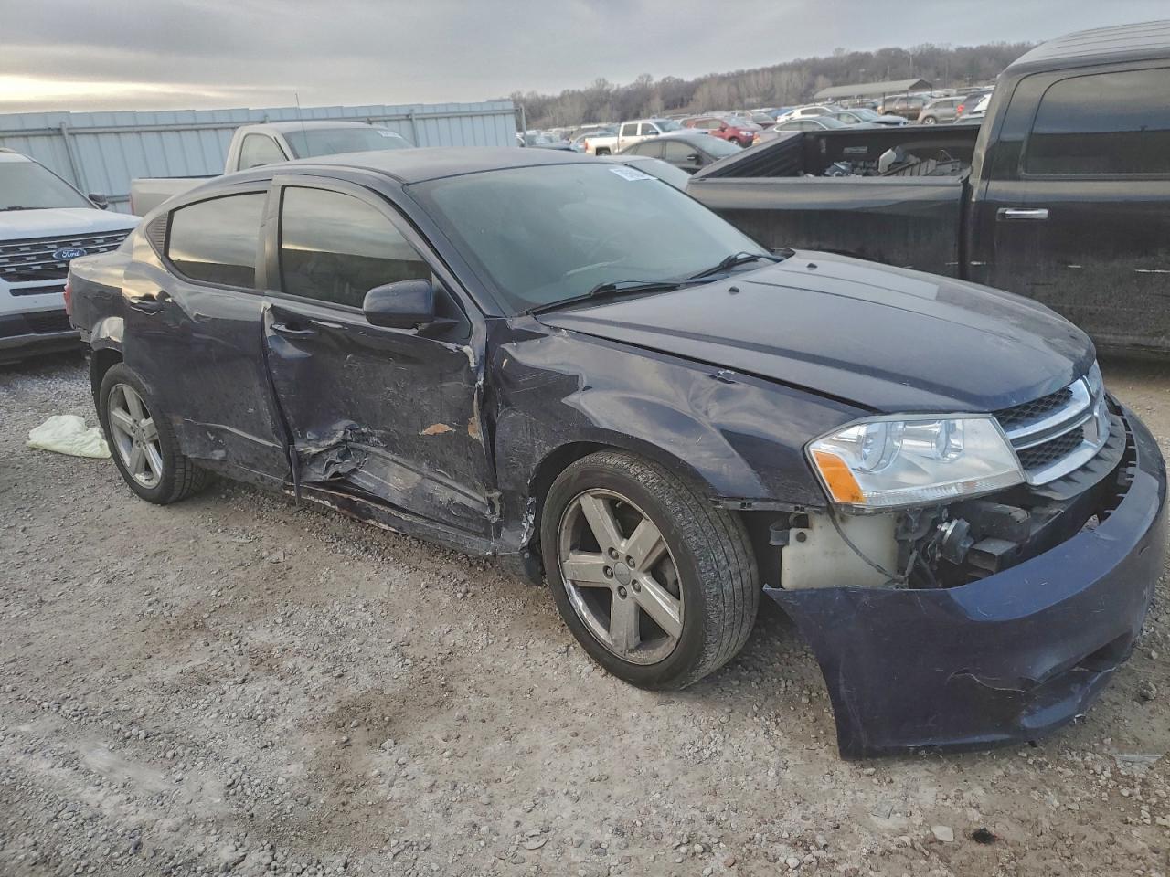 2013 DODGE AVENGER SXT photo 4