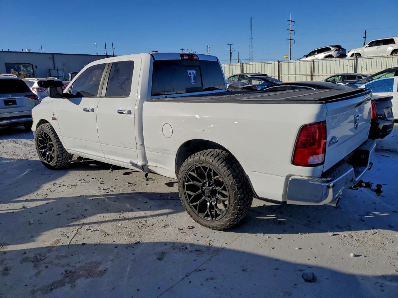 2015 RAM 1500 SLT photo 2