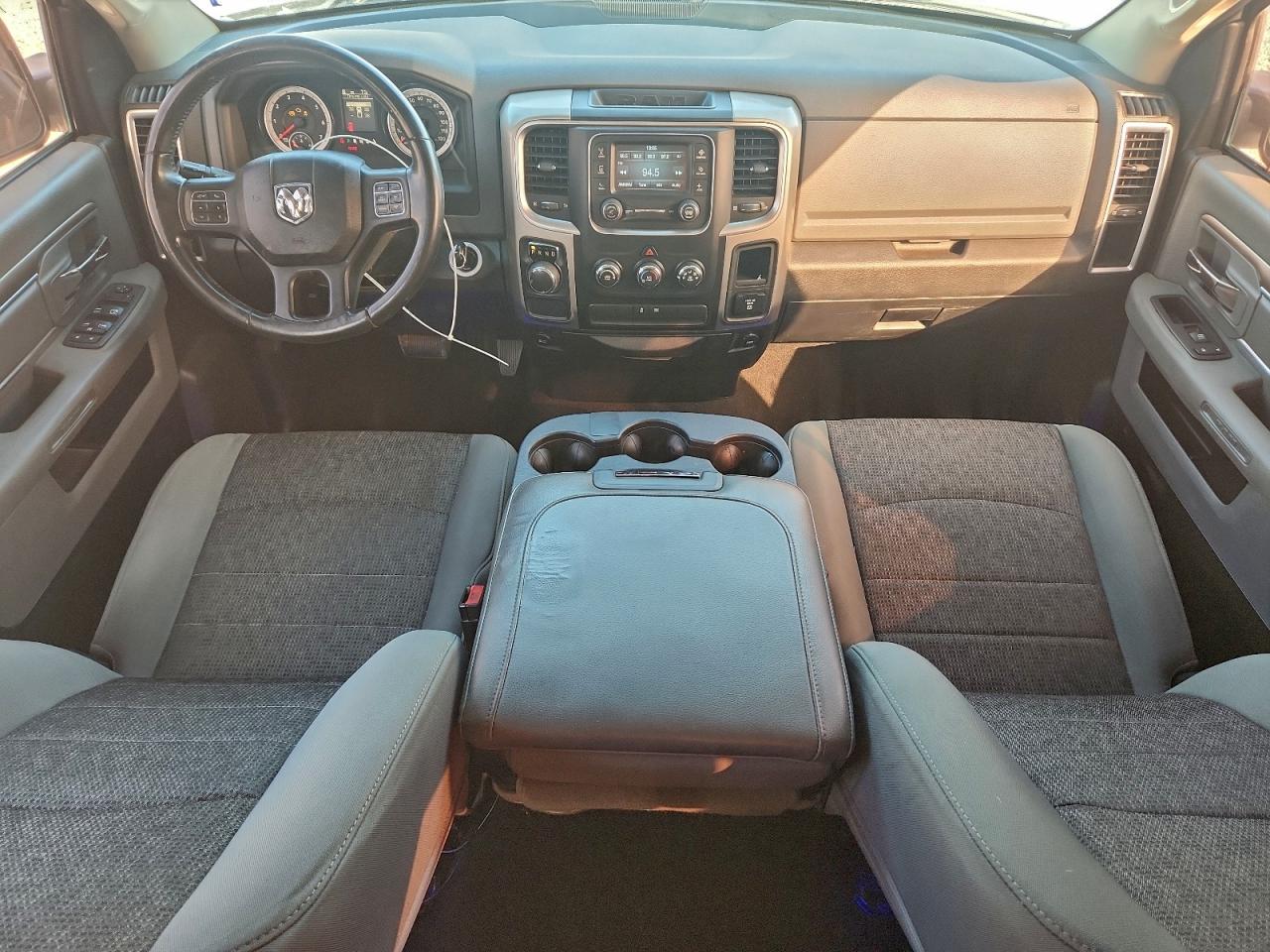 2015 RAM 1500 SLT photo 8