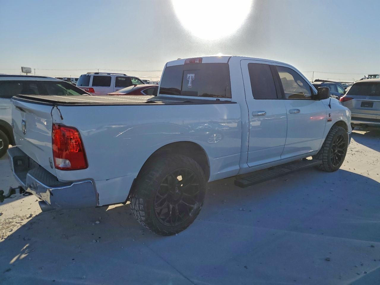 2015 RAM 1500 SLT photo 3