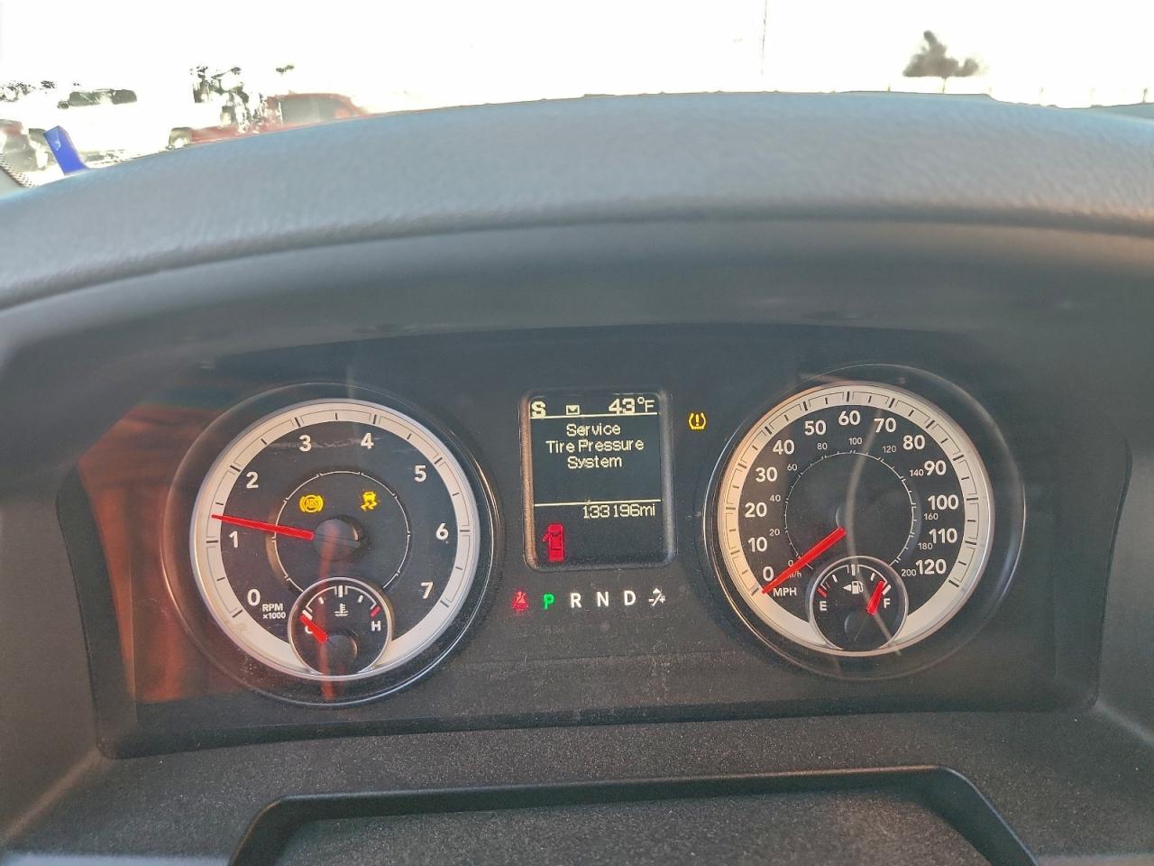 2015 RAM 1500 SLT photo 9