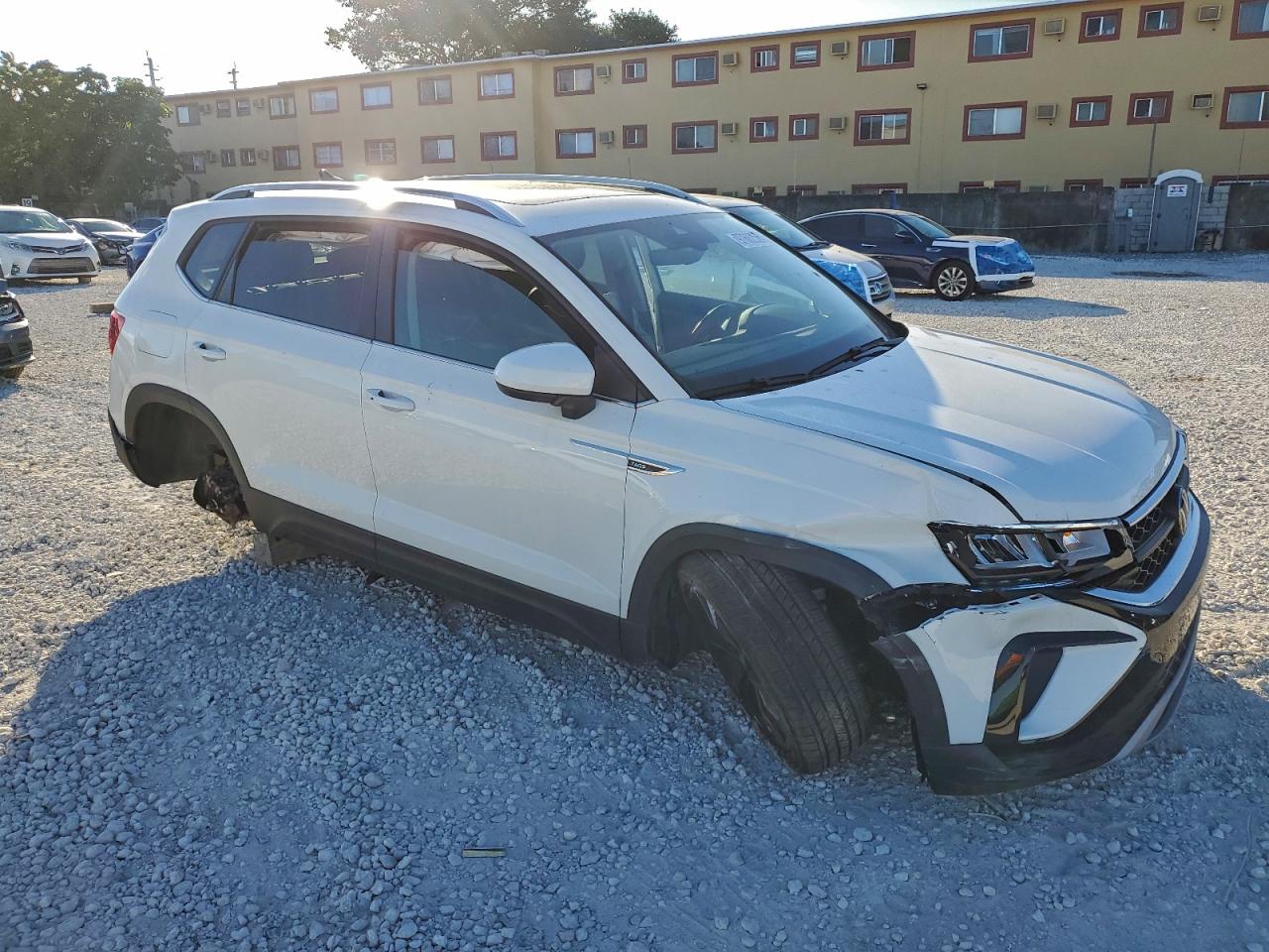 2024 VOLKSWAGEN TAOS SE photo 10