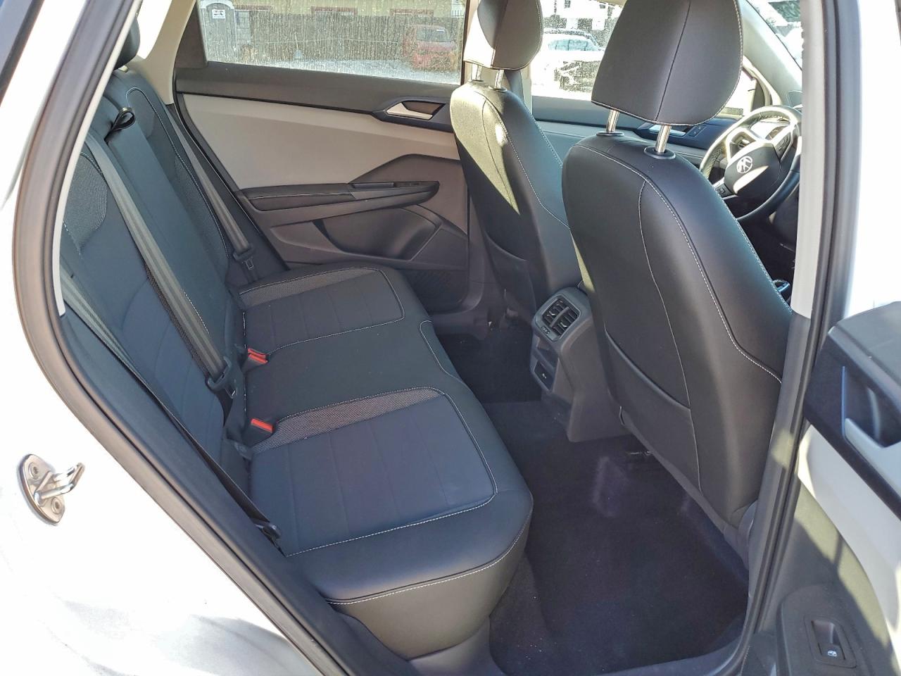 2024 VOLKSWAGEN TAOS SE photo 28