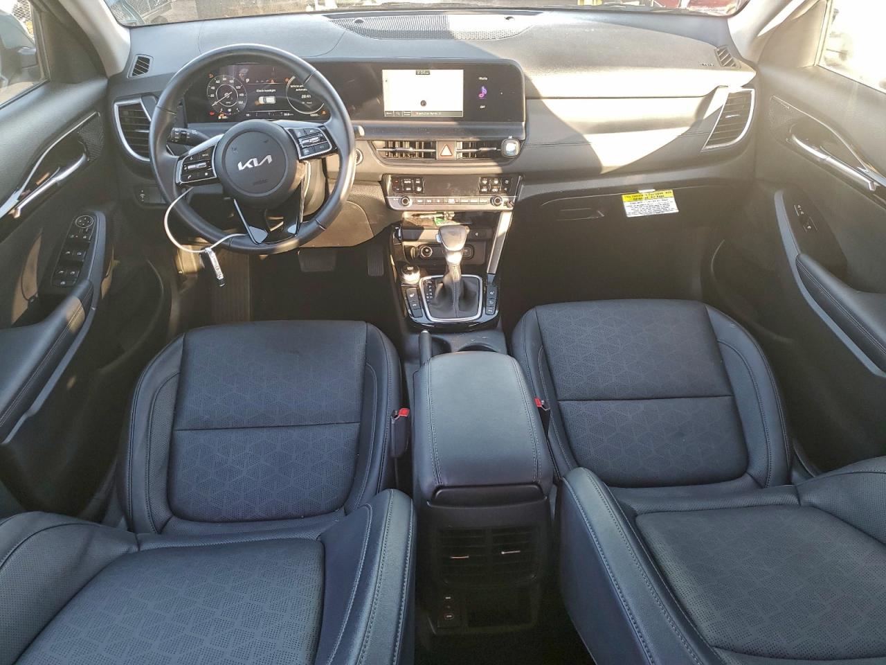 2025 KIA SELTOS EX photo 15