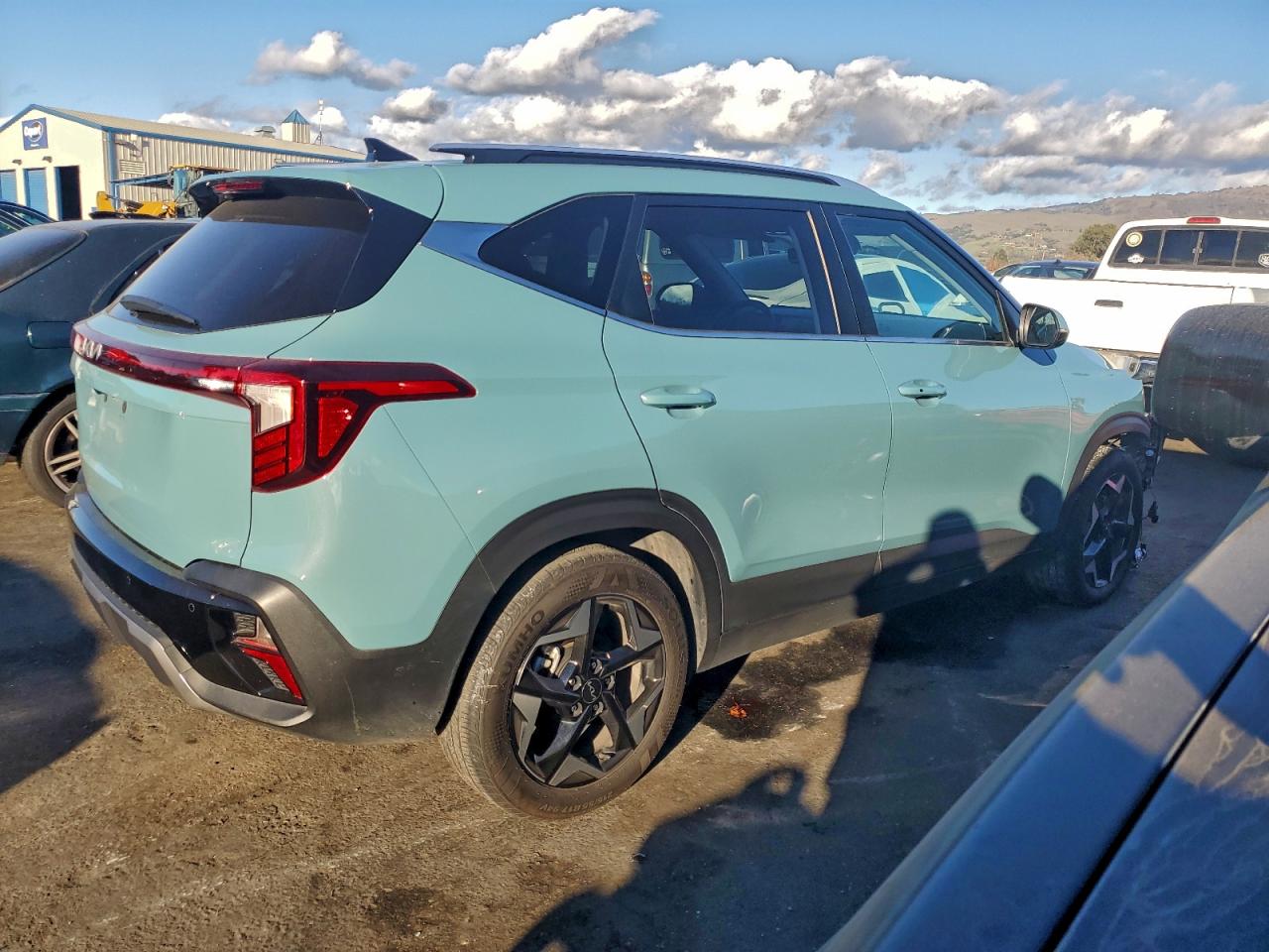 2025 KIA SELTOS EX photo 5