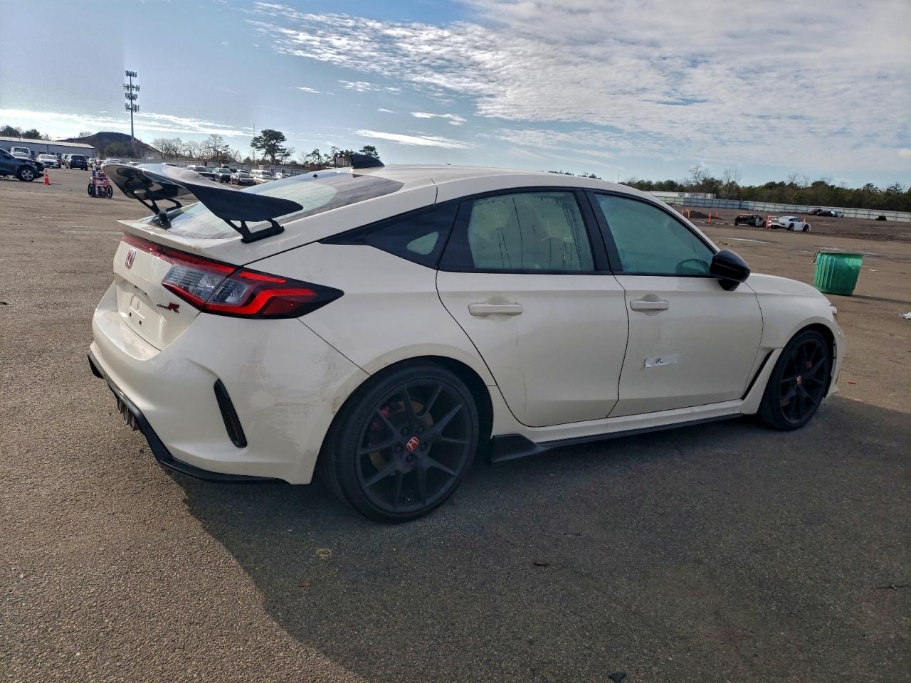 2023 HONDA CIVIC TYPE-R photo 3
