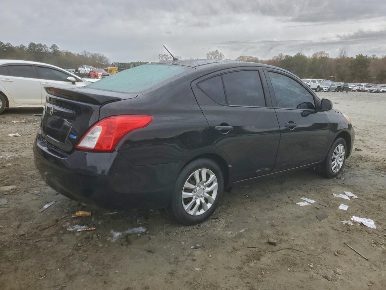 2014 NISSAN VERSA S photo 3