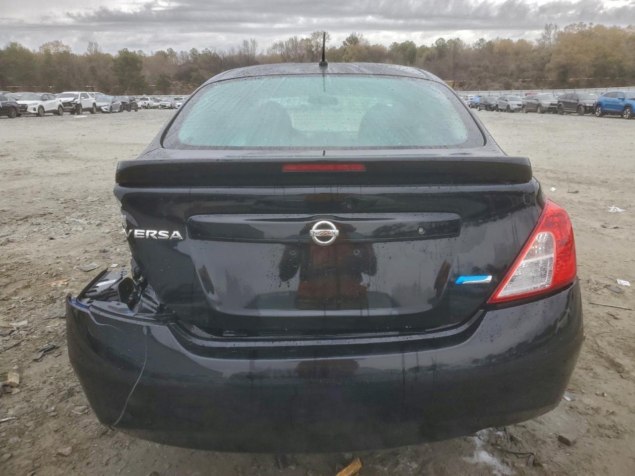 2014 NISSAN VERSA S photo 6